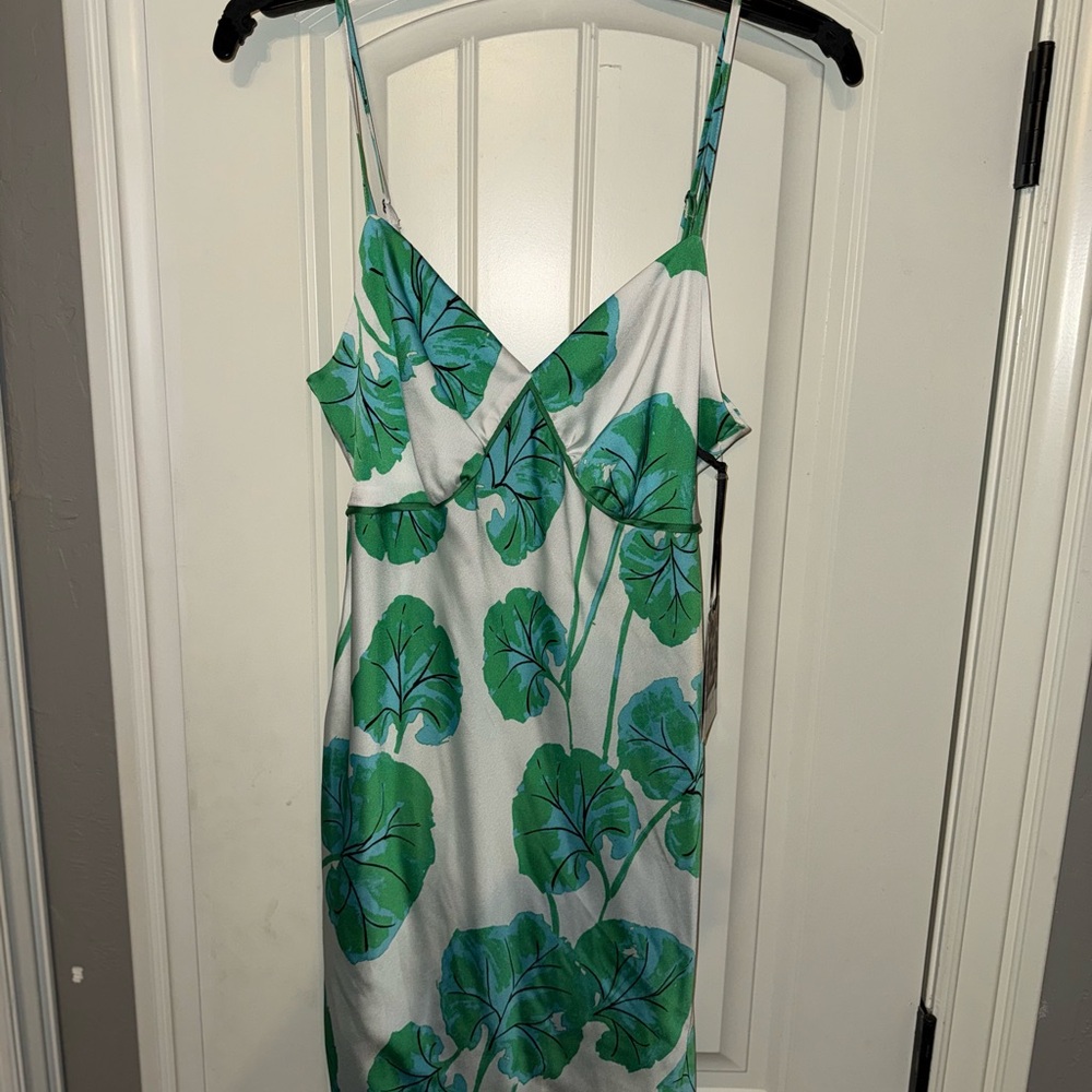 Diane Von Furstenberg Satin Green and Black Leaf Print Dress NWT sz Small